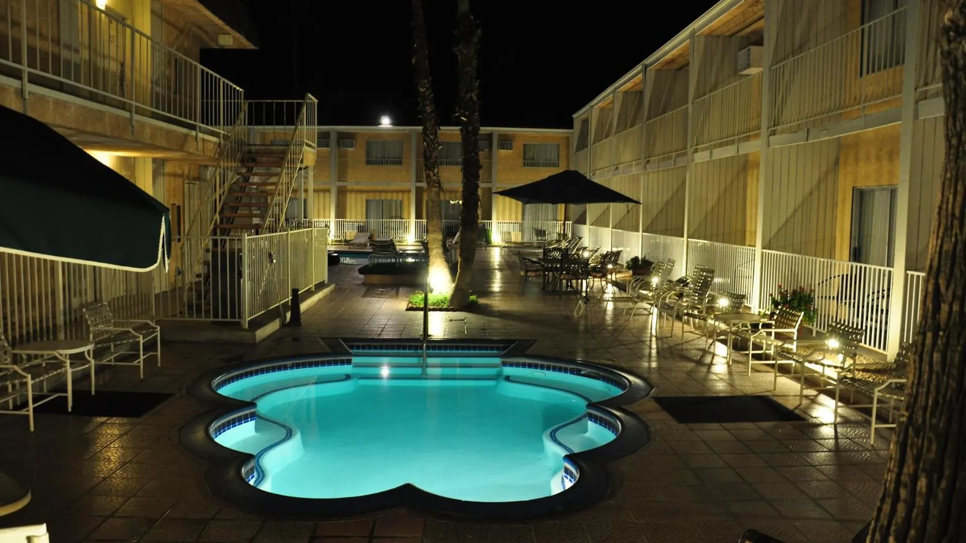 Delos Reyes Palm Springs Motel