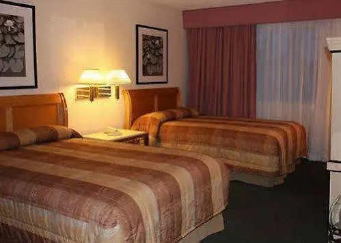 Delos Reyes Palm Springs Motel