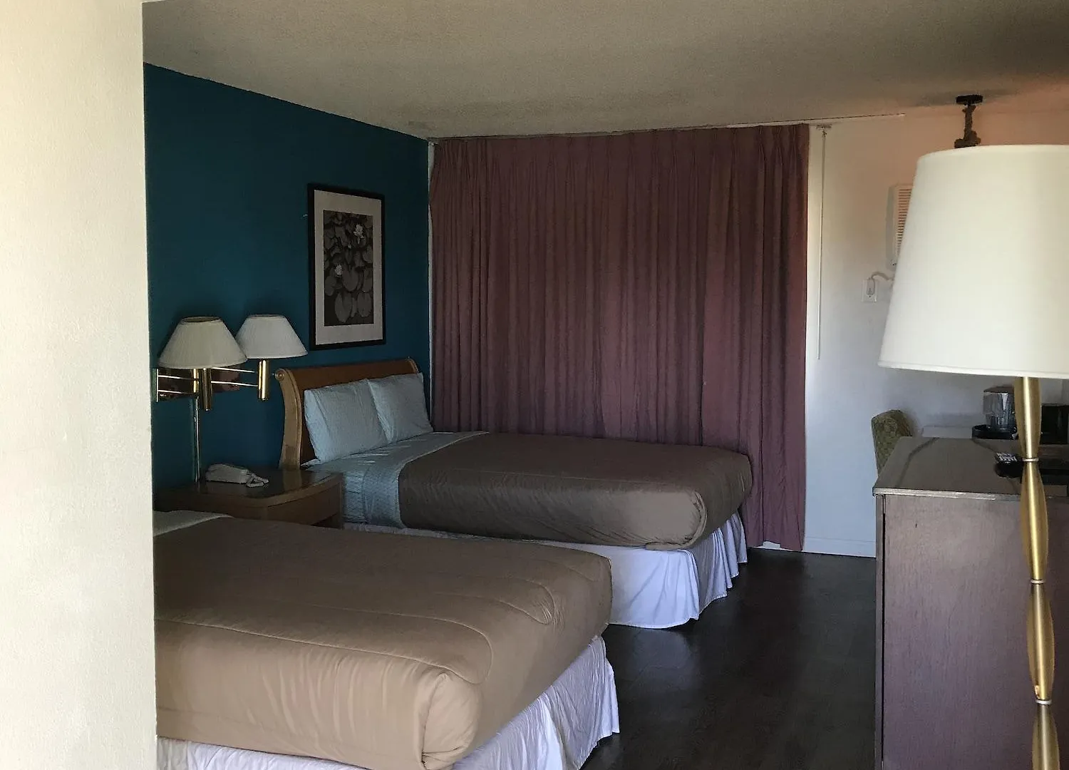 Delos Reyes Palm Springs Motel